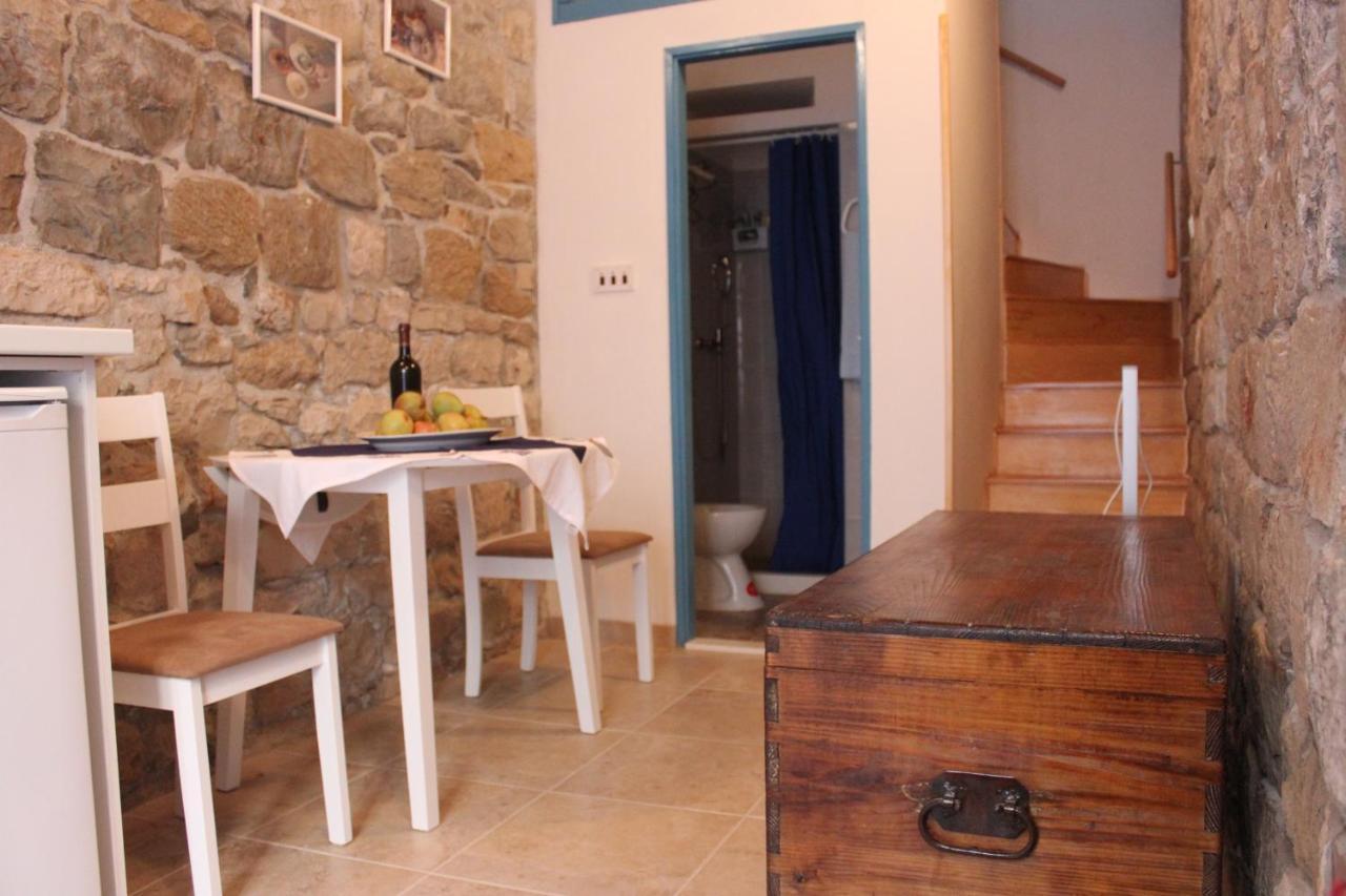 Lira - Trogir