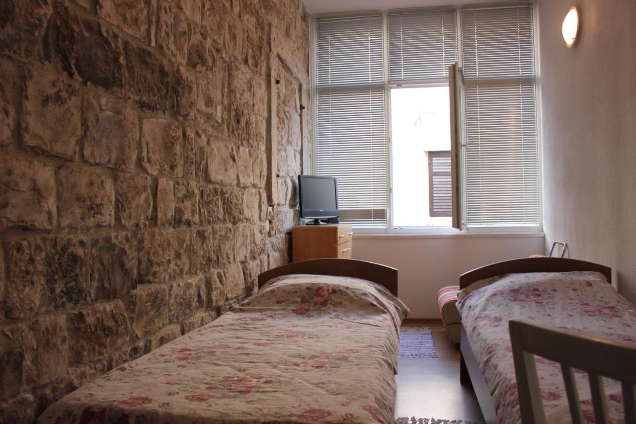 Apartment Lira -